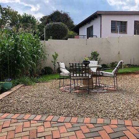 Cozy Guest Suite With Private Access Roodepoort Exterior foto