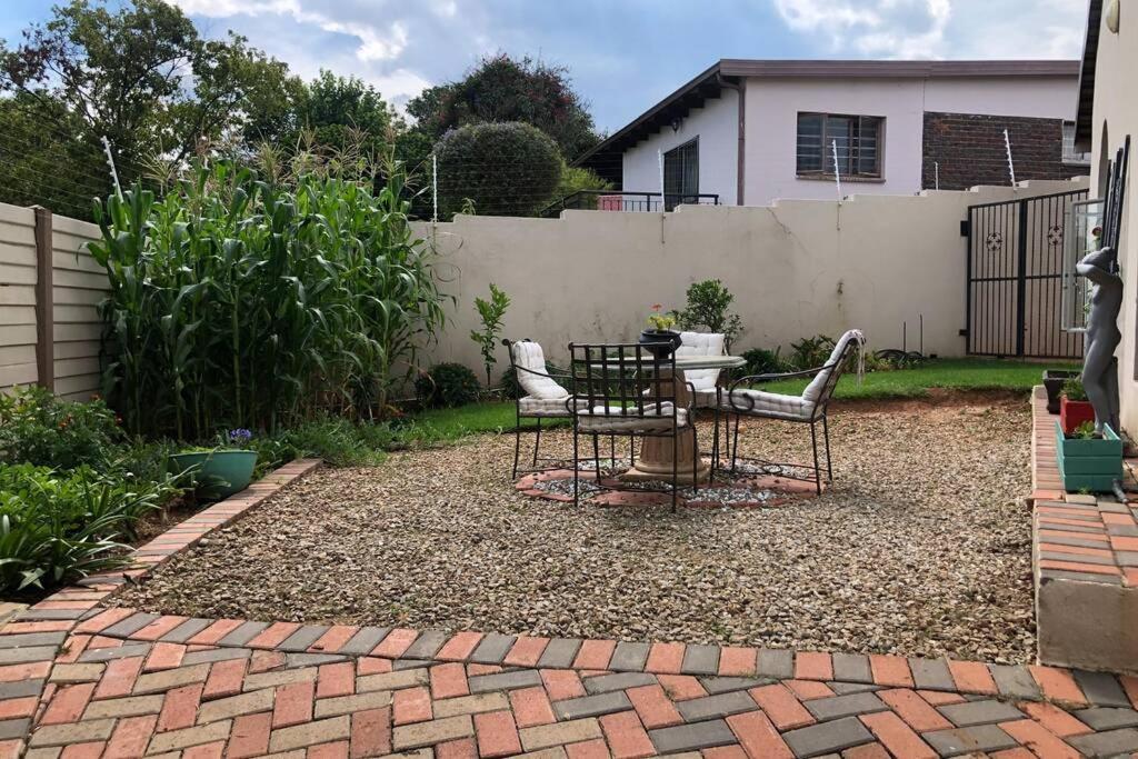 Cozy Guest Suite With Private Access Roodepoort Exterior foto